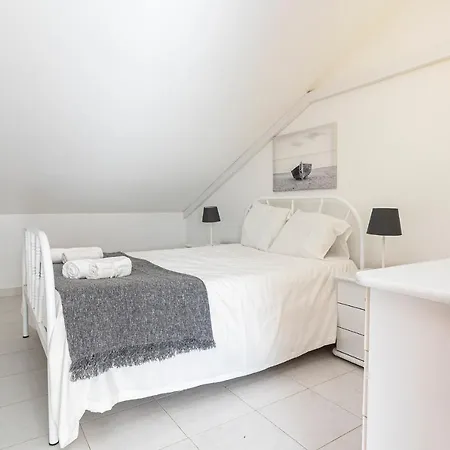 Nazare Cosy 2Br Near Beach Apartment *