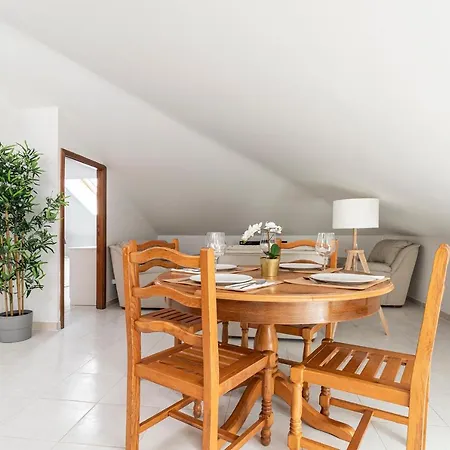 Nazare Cosy 2Br Near Beach Apartment