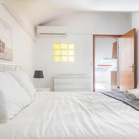 Nazare Cosy 2Br Near Beach Apartment